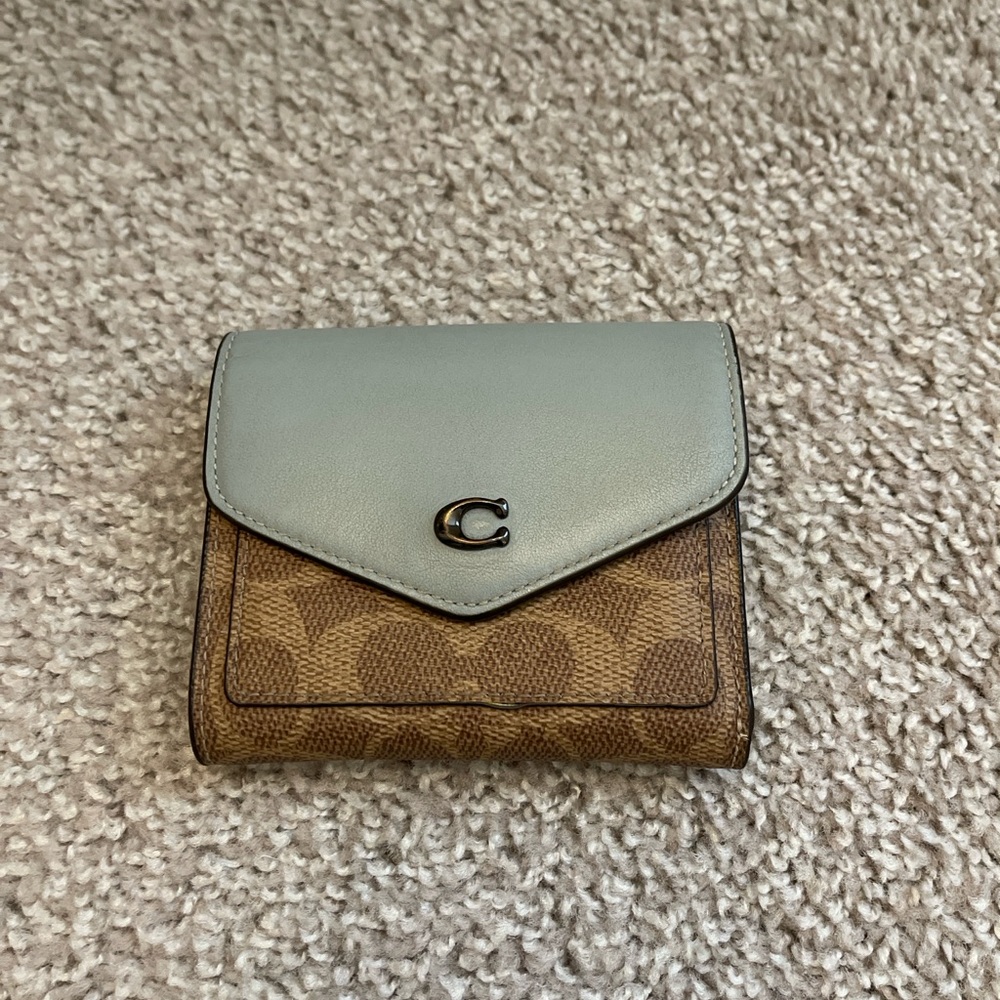 Coach Signature Logo Wyn Small Wallet Tan/Aqua